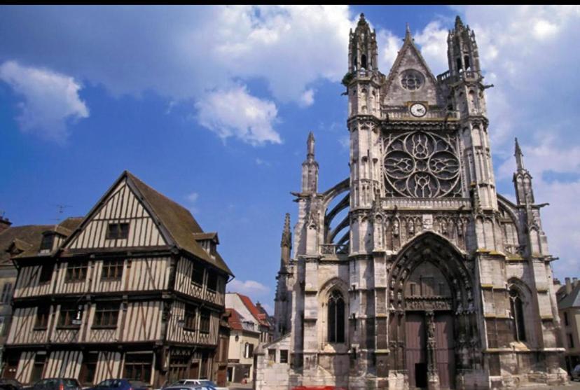Magnifique Logement, Confortable Et Paisible. Saint-Marcel  Luaran gambar